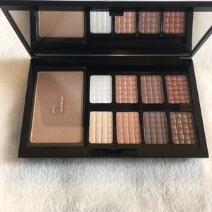 Doucce Freematic eyeshadow pro palette